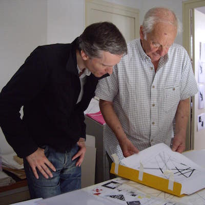Hervé Bize en compagnie de l'artiste François Morellet